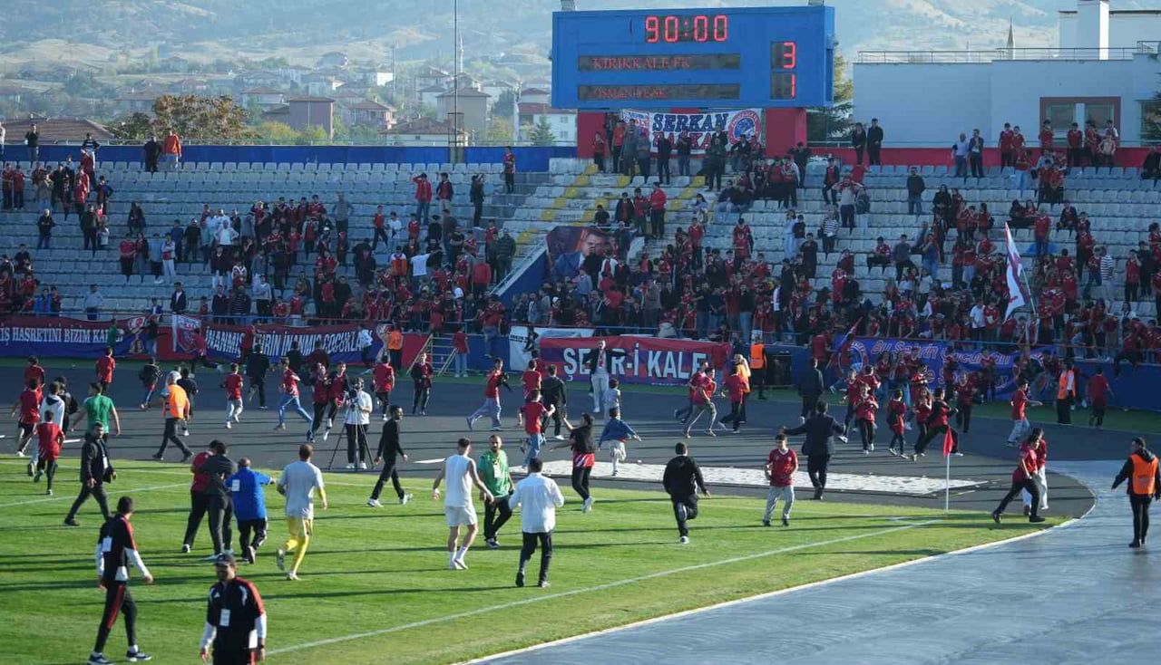 KIRIKKALE FK'NIN AYOS OSMANİYESPOR'U 3-1 MAĞLUP ETTİĞİ KARŞILAŞMADA, ÜÇÜNCÜ GOLÜN ARDINDAN...