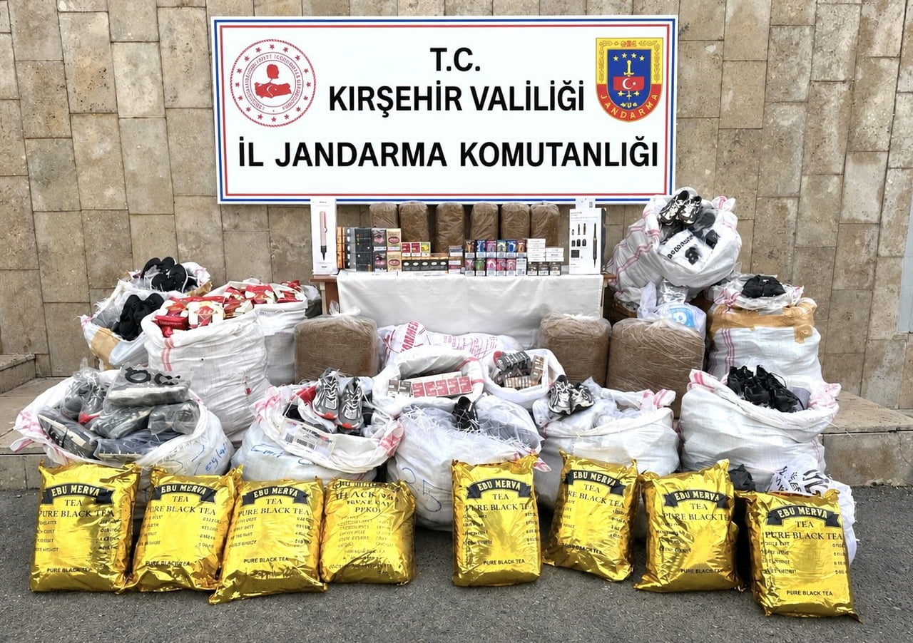 KIRŞEHİR'DE JANDARMA EKİPLERİ PİYASA DEĞERİ 2,8 MİLYON TL'LİK GÜMRÜK KAÇAĞI ÜRÜN ELE...