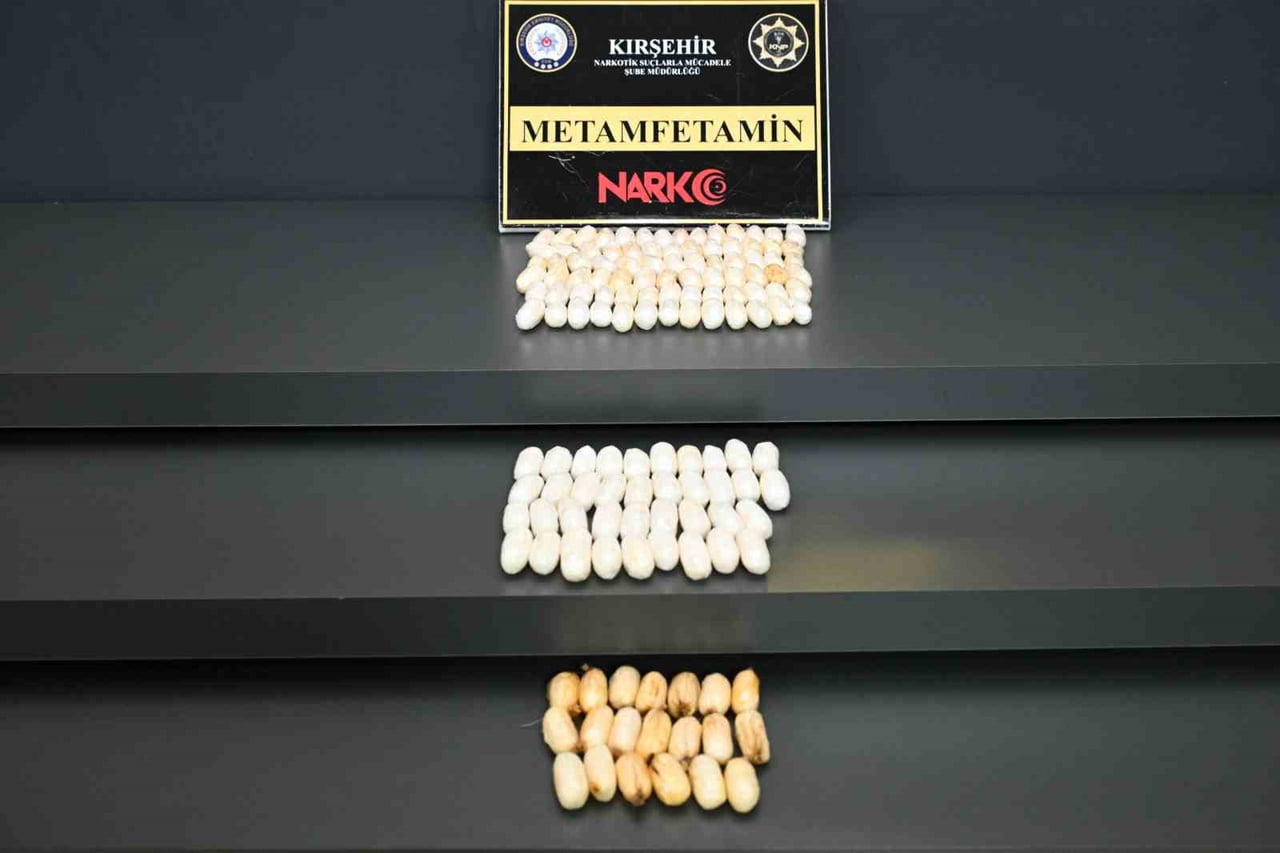 KIRŞEHİR'DE, VÜCUTLARINDA 1 KİLO 157GRAM UYUŞTURUCU TAŞIYAN 3 KİŞİ TUTUKLANDI.