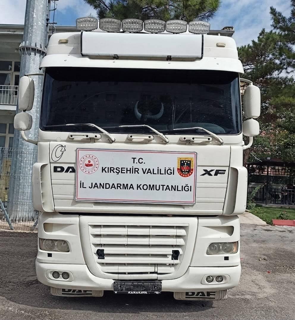 KIRŞEHİR’DE, BİR TIRIN ŞASESİNİN KESİLEREK BAŞKA BİR ARACA AİT ŞASEYLE DEĞİŞTİRİLDİĞİ TESPİT...