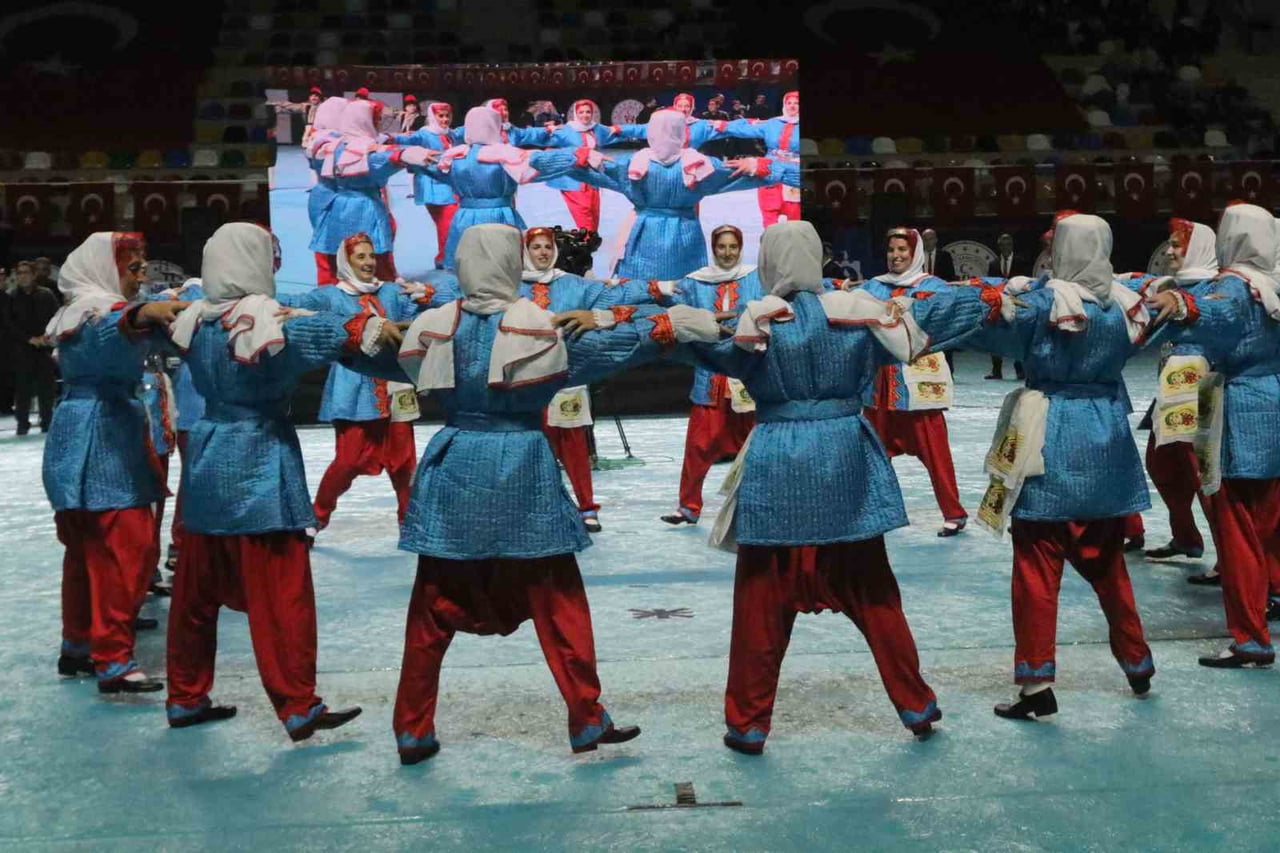 KOCAELİ'DE 29 EKİM CUMHURİYET BAYRAMI, MEHTER TAKIMI VE HALK OYUNLARI GÖSTERİLERİ, ŞİİR...
