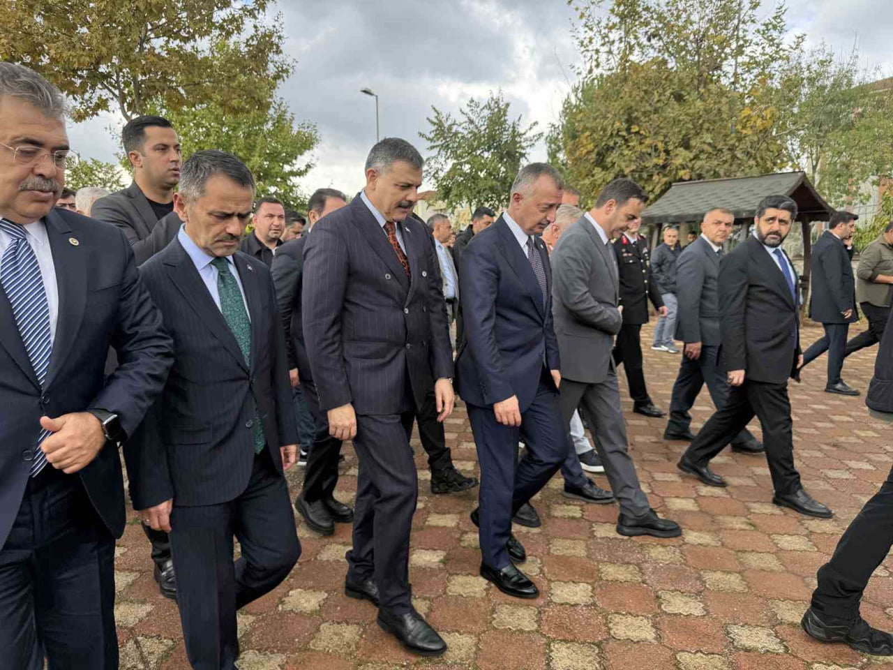 KOCAELİ'DE PROGRAMA KATILAN İÇİŞLERİ BAKANI MUSTAFA ÇİFTÇİ, CUMA NAMAZI SONRASI VATANDAŞLARLA BİR...