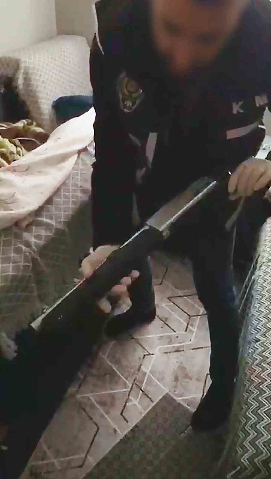 KOCAELİ'DE SOSYAL MEDYA HESAPLARI ÜZERİNDEN SİLAH VE SUÇLA BAĞLANTILI PAYLAŞIMLAR YAPTIKLARI...