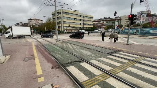 Kocaeli'de tramvayın çarptığı 2 kadından biri ağır yaralandı