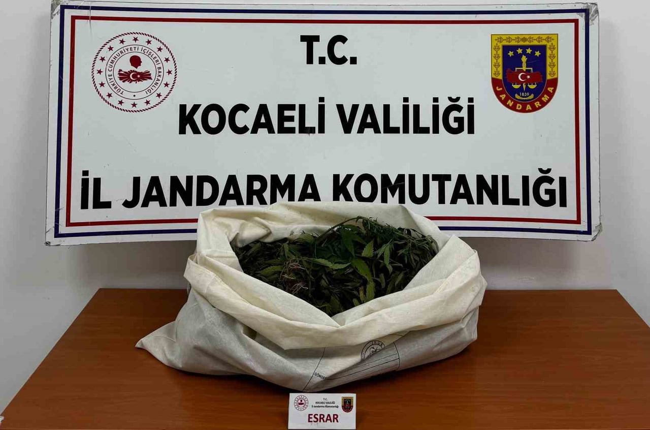 KOCAELİ'NİN 4 İLÇESİNDE JANDARMA EKİPLERİ TARAFINDAN DÜZENLENEN UYUŞTURUCU OPERASYONLARINDA 3 KİLO...
