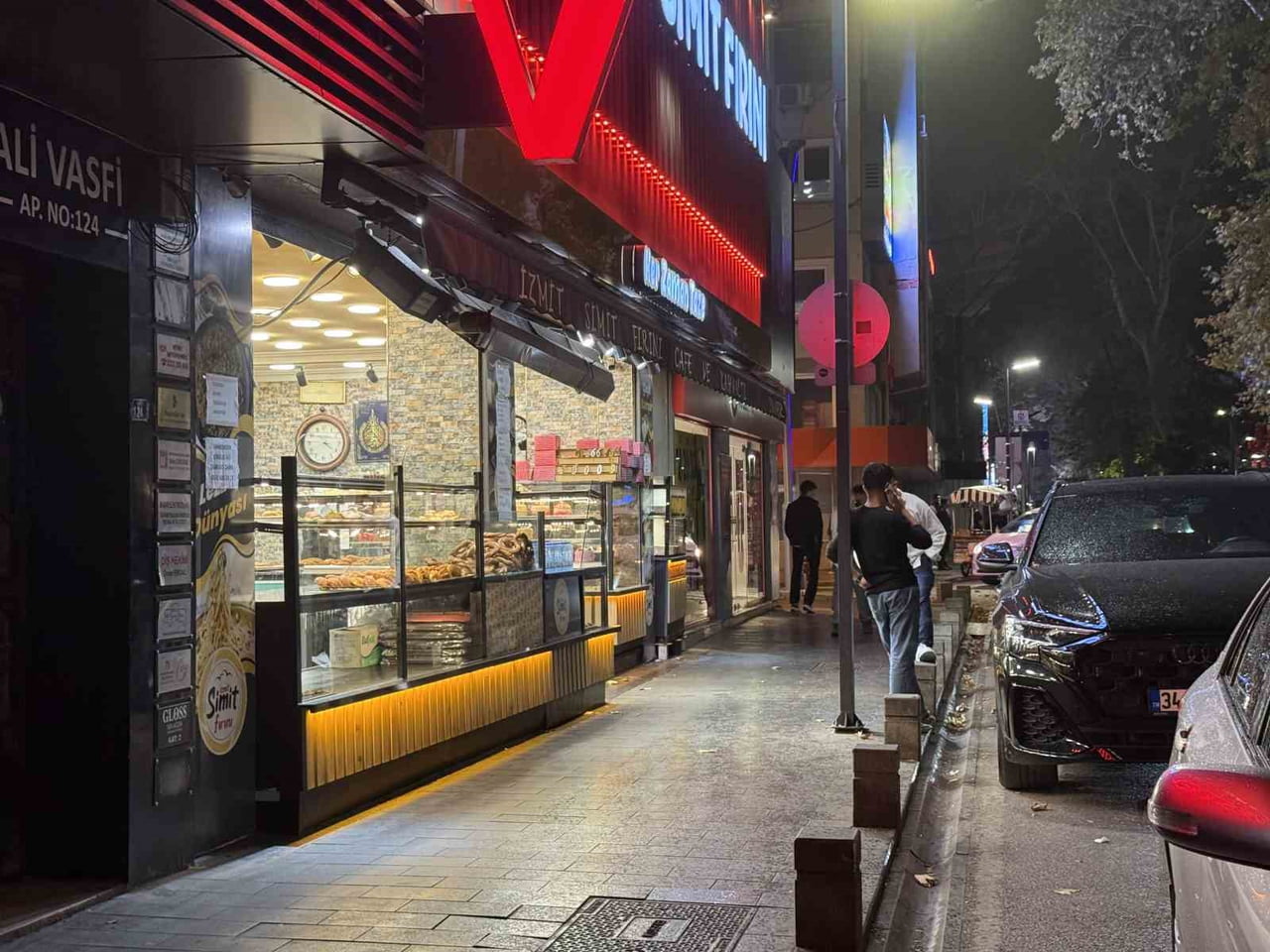 KOCAELİ'NİN İZMİT İLÇESİNDE ESKİ EŞİNİ BACAĞINDAN BIÇAKLAYAN ŞÜPHELİ, POLİS EKİPLERİNCE KISA...