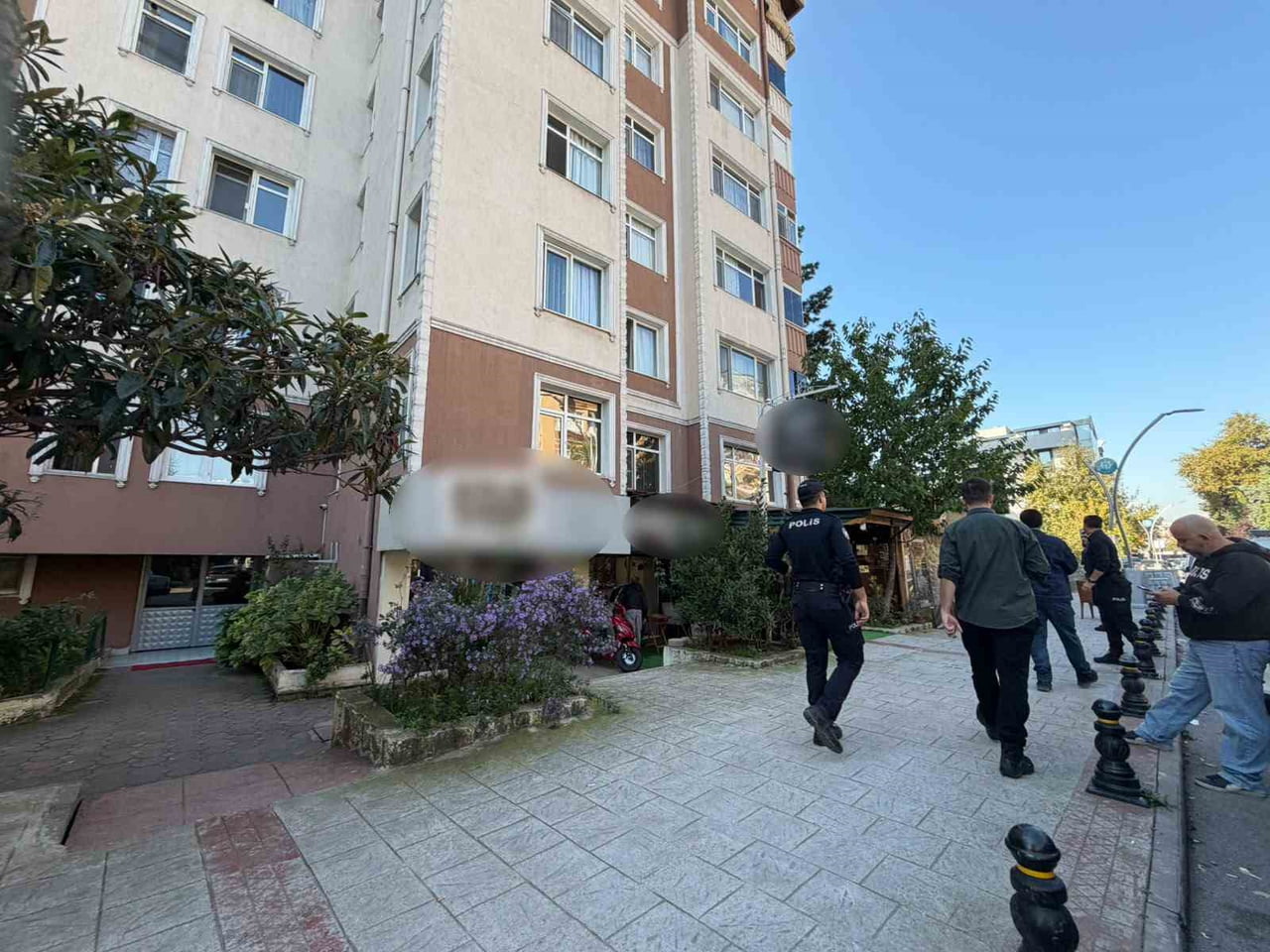 KOCAELİ'NİN İZMİT İLÇESİNDE FÜSUN Y., ESKİ EŞİ TARAFINDAN TABANCAYLA 4 EL ATEŞ EDİLEREK ÖLDÜRÜLDÜ....