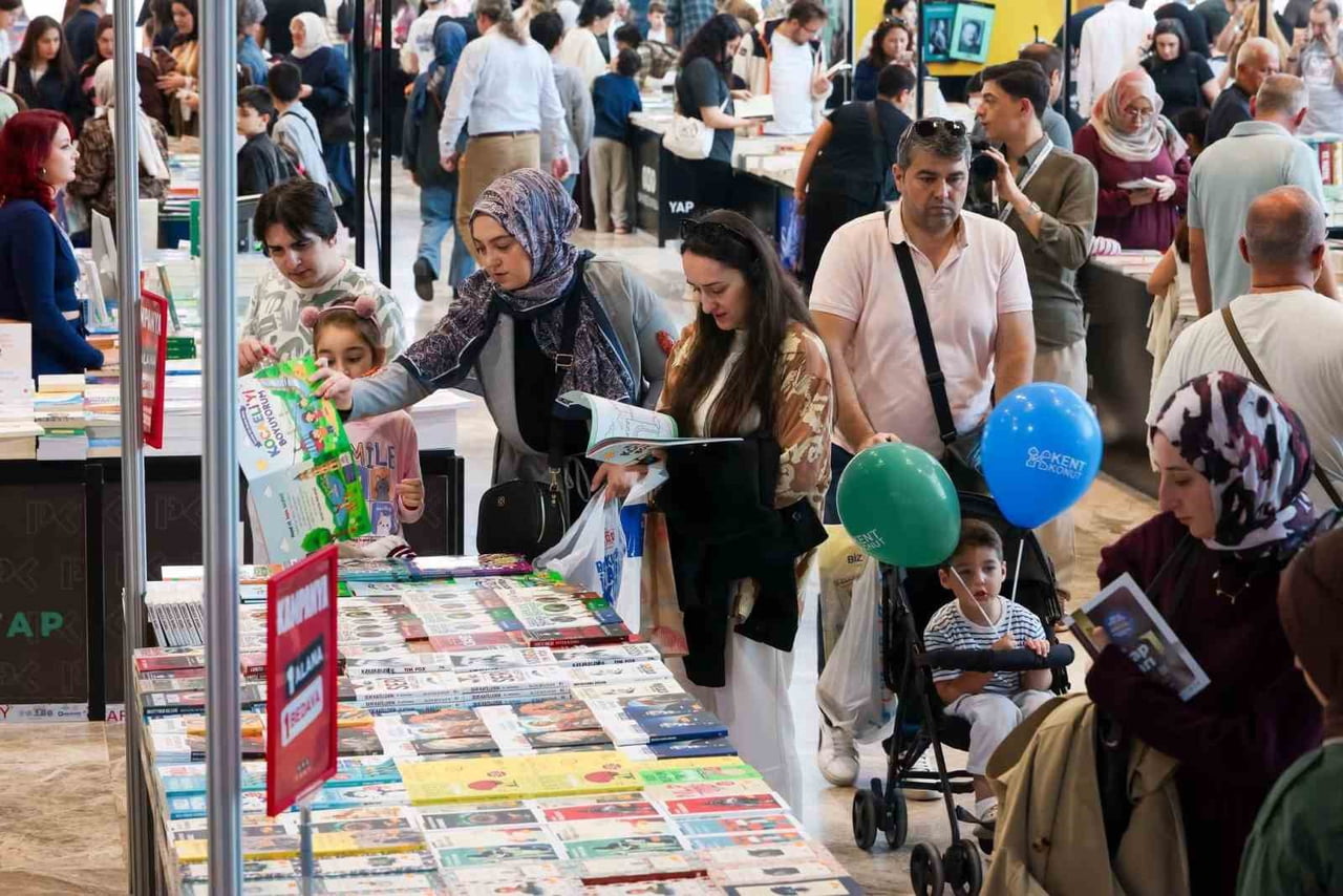 KOCAELİ BÜYÜKŞEHİR BELEDİYESİNCE BU YIL 16'NCISI DÜZENLENEN ULUSLARARASI KOCAELİ KİTAP FUARI, 9...