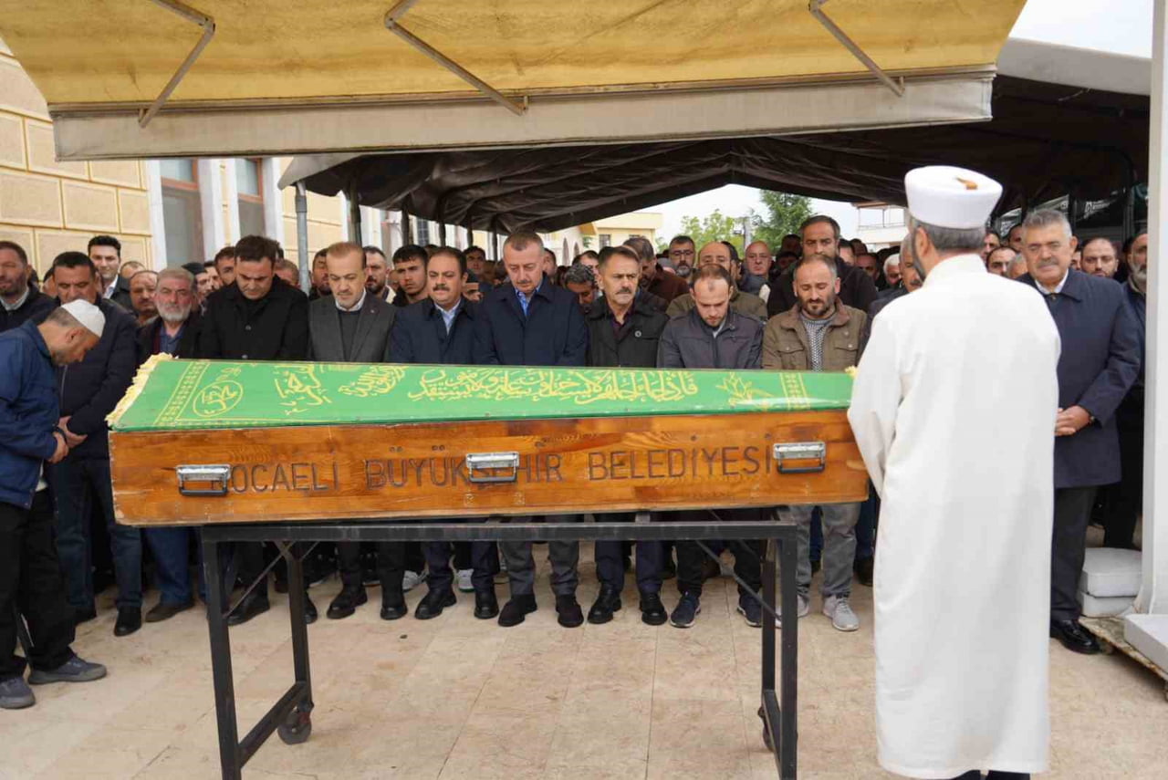 KOCAELİ’DE ARACIYLA BİRLİKTE SEL SULARINA KAPILARAK KAYBOLAN VE CANSIZ BEDENİ DENİZDE BULUNAN 65...