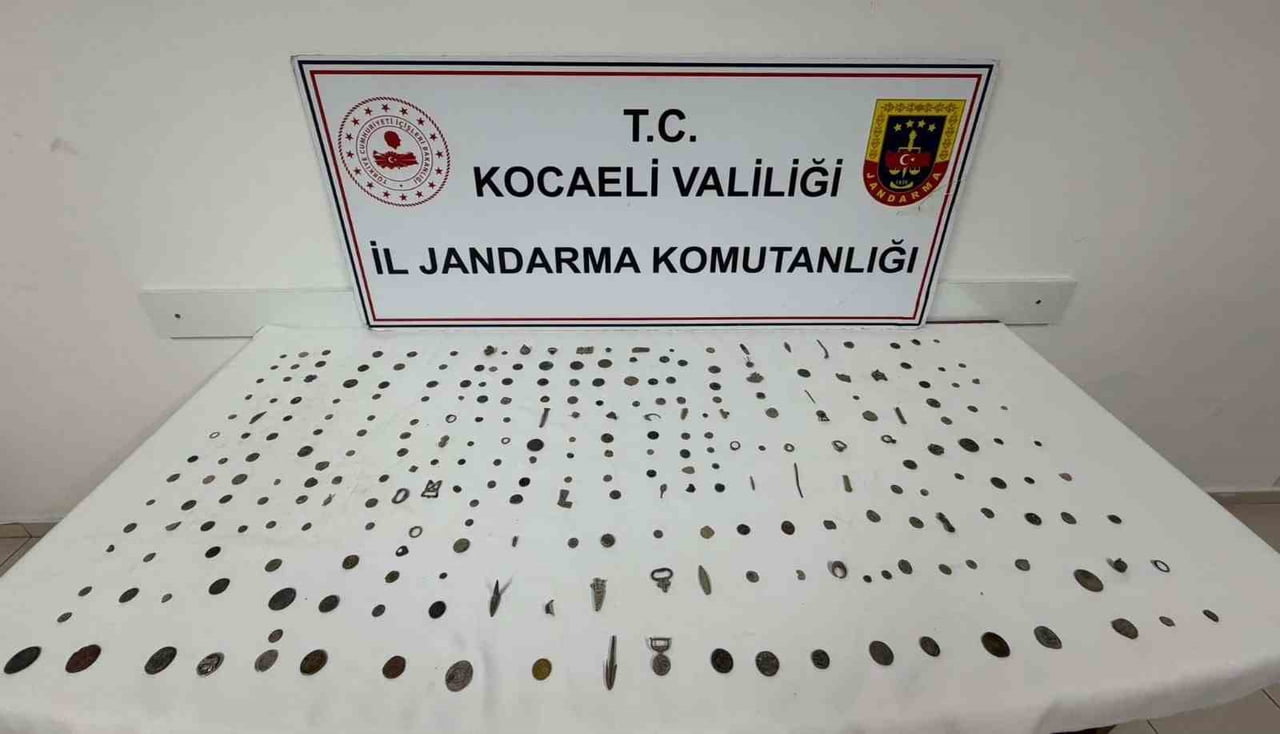 KOCAELİ’DE JANDARMA EKİPLERİNİN KAÇAKÇILIKLA MÜCADELE KAPSAMINDA DÜZENLEDİĞİ OPERASYONLARDA 6 TON...