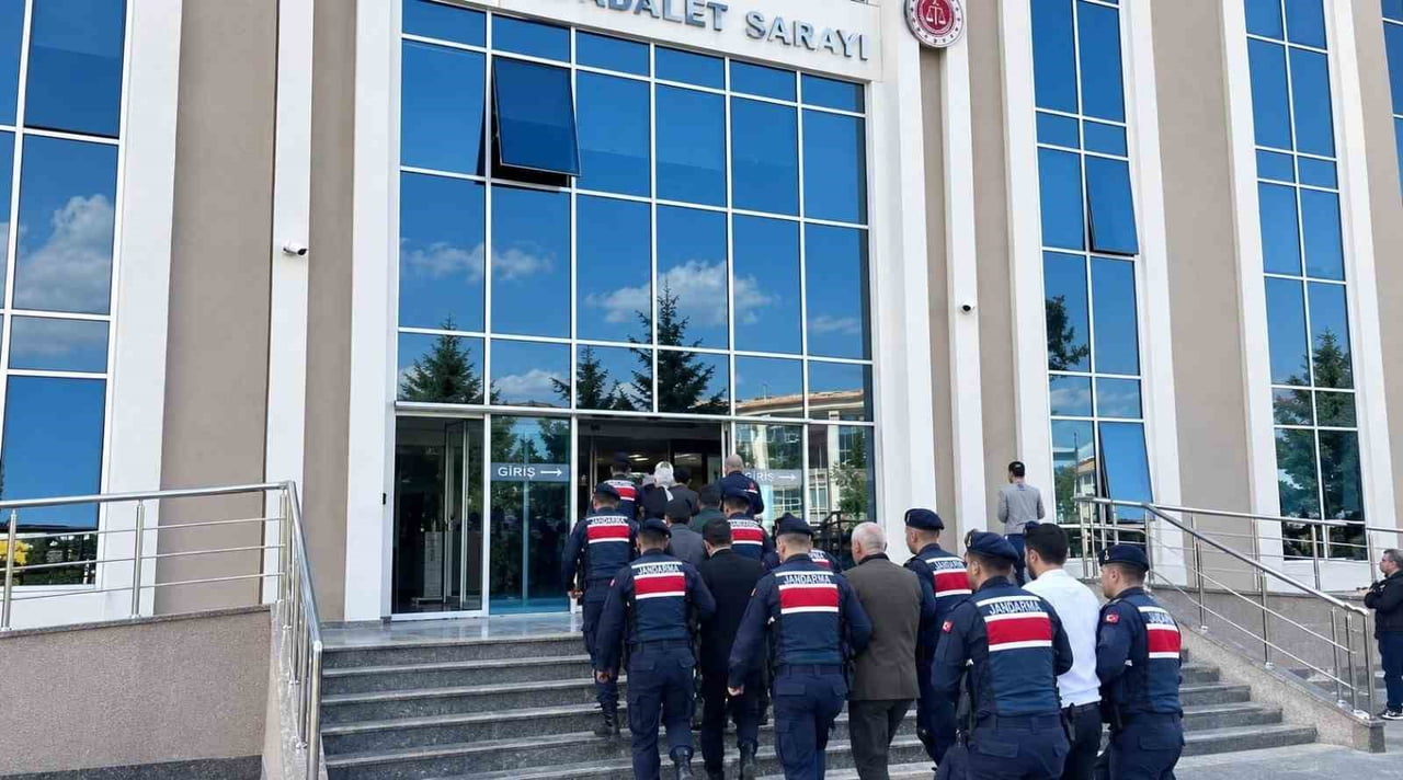 KOCAELİ VE İSTANBUL’DA DÜZENLENEN EŞ ZAMANLI DOLANDIRICILIK OPERASYONUNDA GÖZALTINA ALINAN 9...