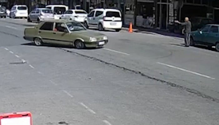 KOCASİNAN İÇESİNDE OTOMOBİLİYLE DRİFT ATAN SÜRÜCÜYE 140 BİN TL PARA CEZASI UYGULANDI