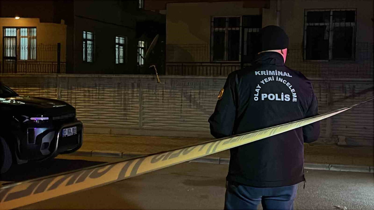 KONYA'DA BOŞANMA AŞAMASINDAKİ EŞLERİN KAVGASINDA KOCASI TARAFINDAN VURULAN KADIN KALDIRILDIĞI...