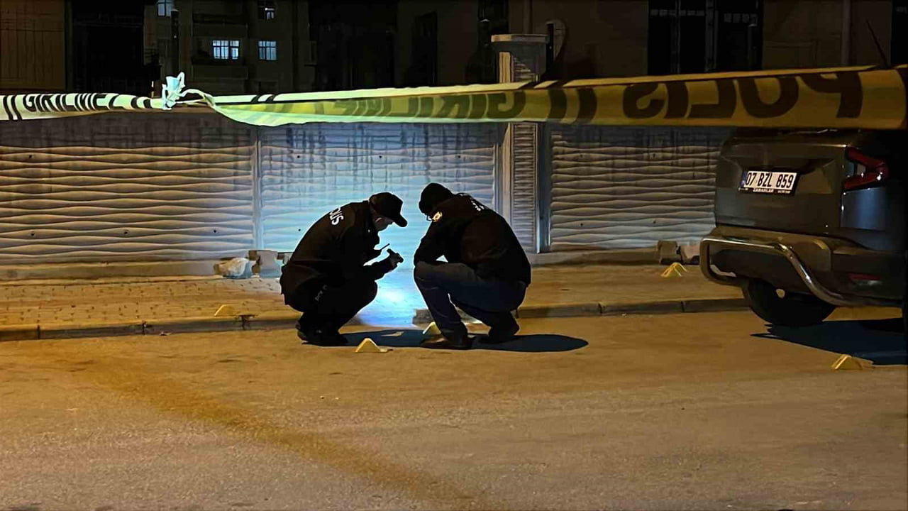 KONYA’DA BOŞANMA AŞAMASINDAKİ EŞLERİN KAVGASINDA KOCA, KARISINI SİLAHLA VURARAK YARALADI.