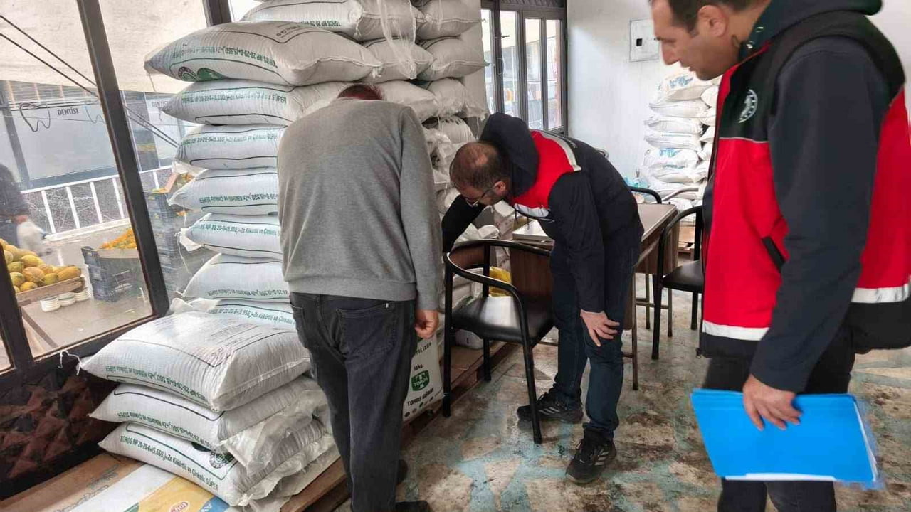 KONYA’NIN BEYŞEHİR İLÇESİNDE FAALİYET GÖSTEREN GÜBRE BAYİLERİ, İLÇE TARIM VE ORMAN MÜDÜRLÜĞÜ...