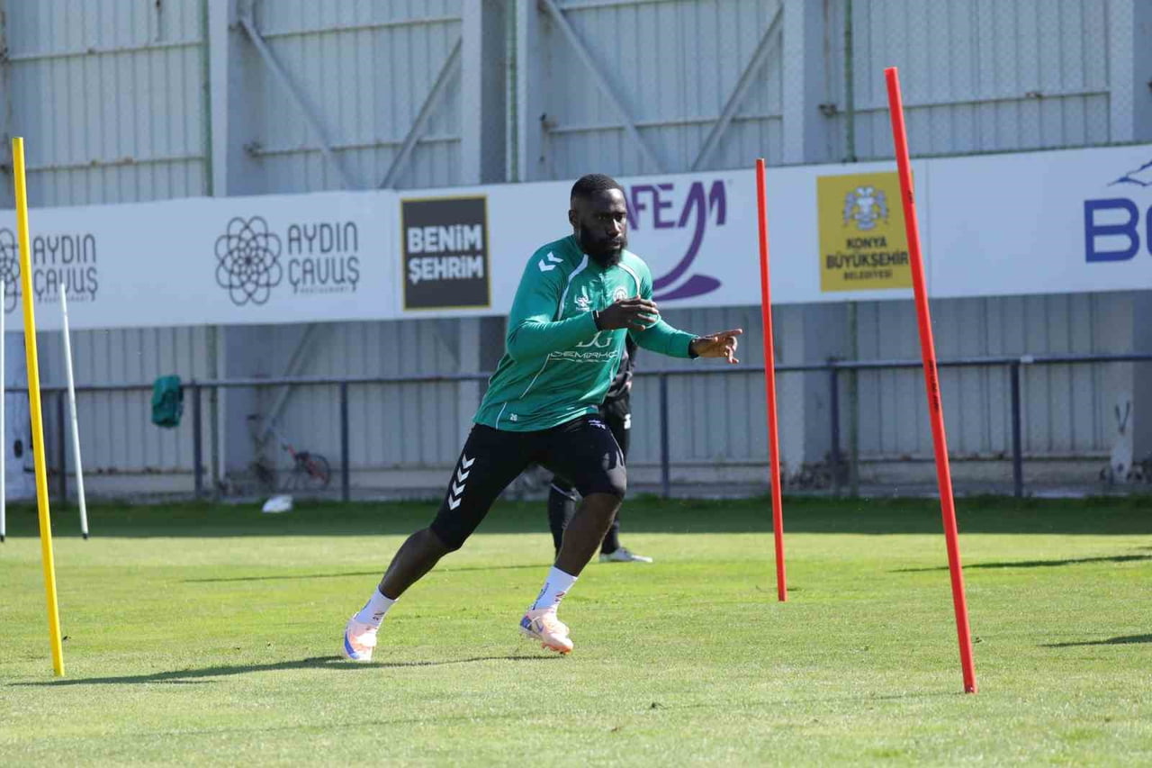 KONYASPOR, YARIN SAAT 13.30'DA BAŞAKŞEHİR'İ KONUK EDECEĞİ KARŞILAŞMANIN SON ÇALIŞMASINI...