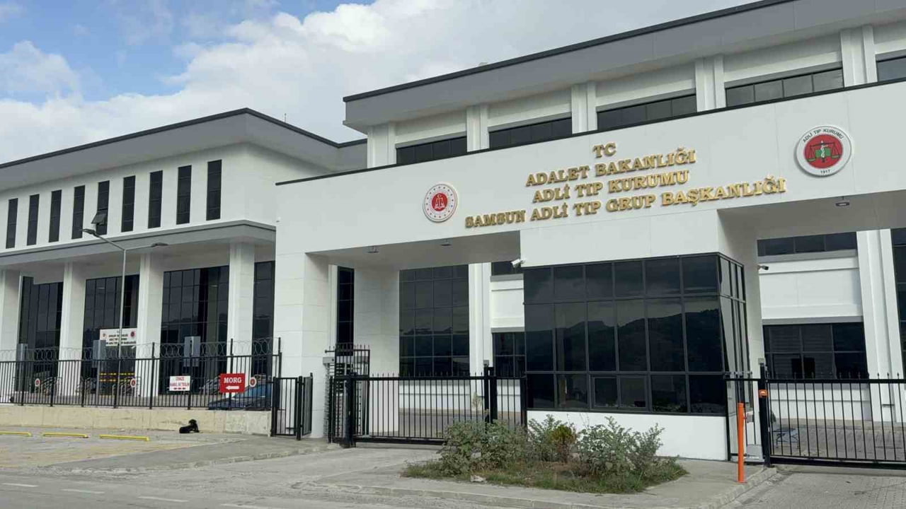 KÜÇÜK ÇOCUĞUN CANSIZ BEDENİ, OTOPSİ YAPILMAK ÜZERE SAMSUN ADLİ TIP GRUP BAŞKANLIĞINA...