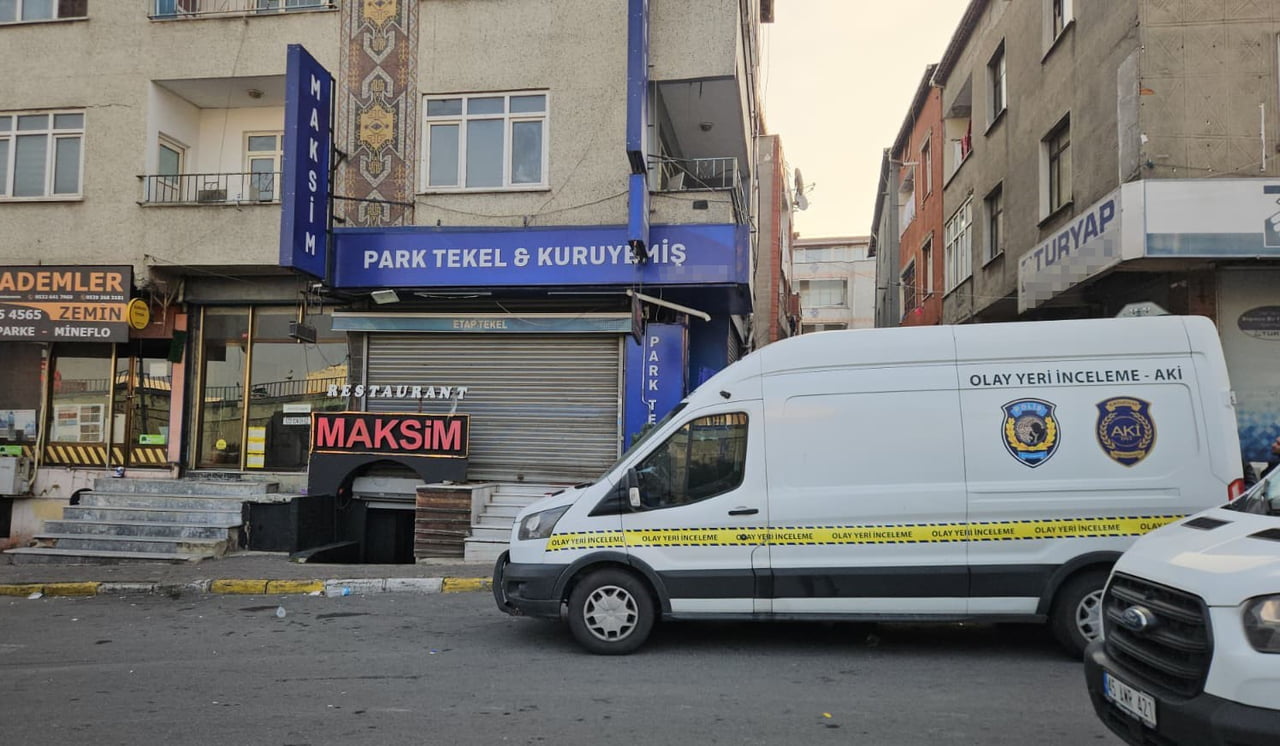 KÜÇÜKÇEKMECE'DE BİR MÜZİKHOLDE ÇIKAN SİLAHLI ÇATIŞMADA 1'İ POLİS MEMURU 2 KİŞİ HAYATINI KAYBETTİ...