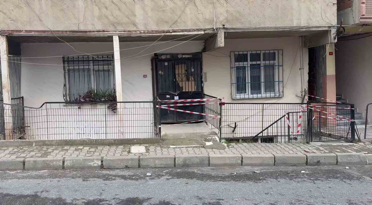 KÜÇÜKÇEKMECE’DE TAHLİYE EDİLEN BİNA MÜHÜRLENDİ