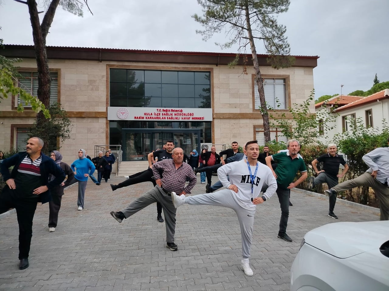 KULA İLÇE SAĞLIK MÜDÜRLÜĞÜ TARAFINDAN “MAHALLEMDE HAREKET VAR” ETKİNLİĞİ KAPSAMINDA VATANDAŞLARIN...