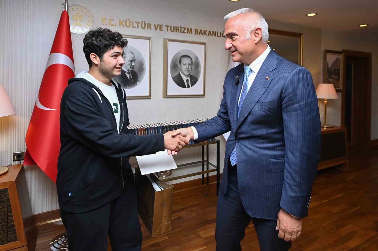 KÜLTÜR VE TURİZM BAKANI MEHMET NURİ ERSOY, 2026 YÜKSEKÖĞRETİM KURUMLARI SINAVI'NDA (YKS) TEMEL...