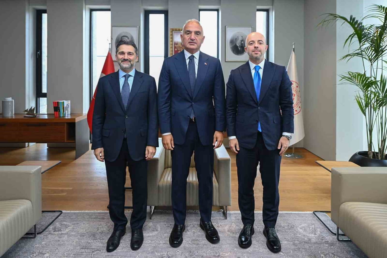 KÜLTÜR VE TURİZM BAKANI MEHMET NURİ ERSOY İLE TÜRK HAVA YOLLARI (THY) YÖNETİM KURULU BAŞKANI MURAT...