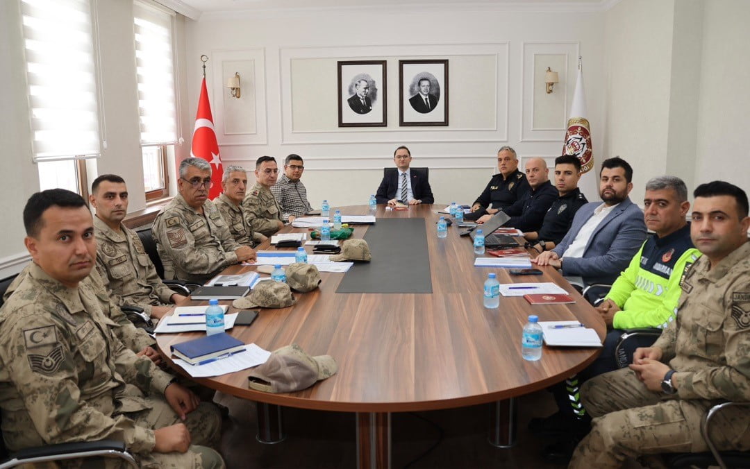 KURTALAN’DA GENİŞLETİLMİŞ ASAYİŞ VE GÜVENLİK TOPLANTISI GERÇEKLEŞTİRİLDİ