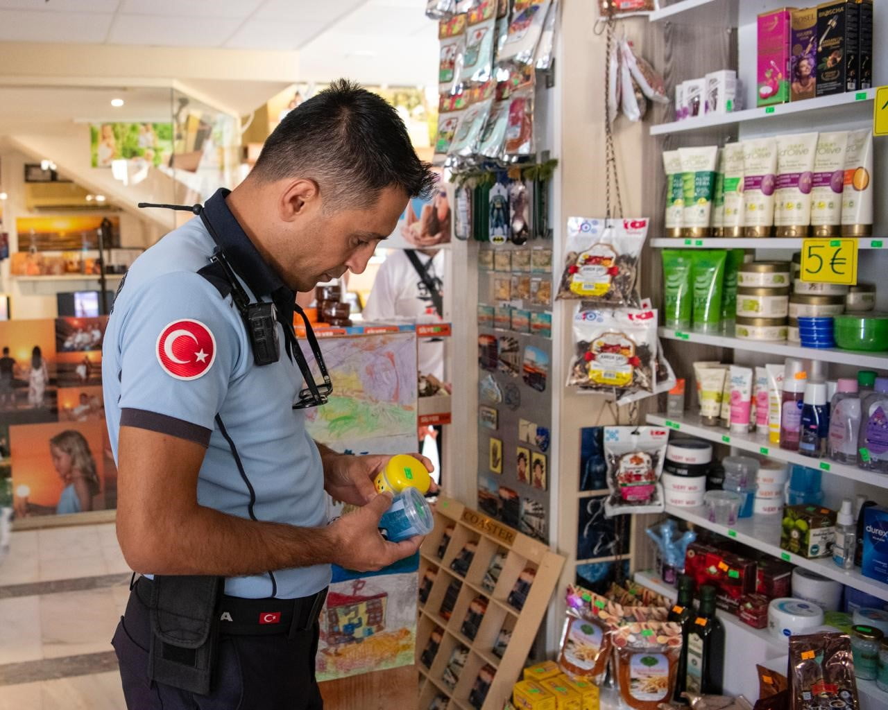 KUŞADASI BELEDİYESİ AYDIN TİCARET İL MÜDÜRLÜĞÜ GÖREVLİLERİ İLE BİRLİKTE KENT GENELİNDE FAALİYET...