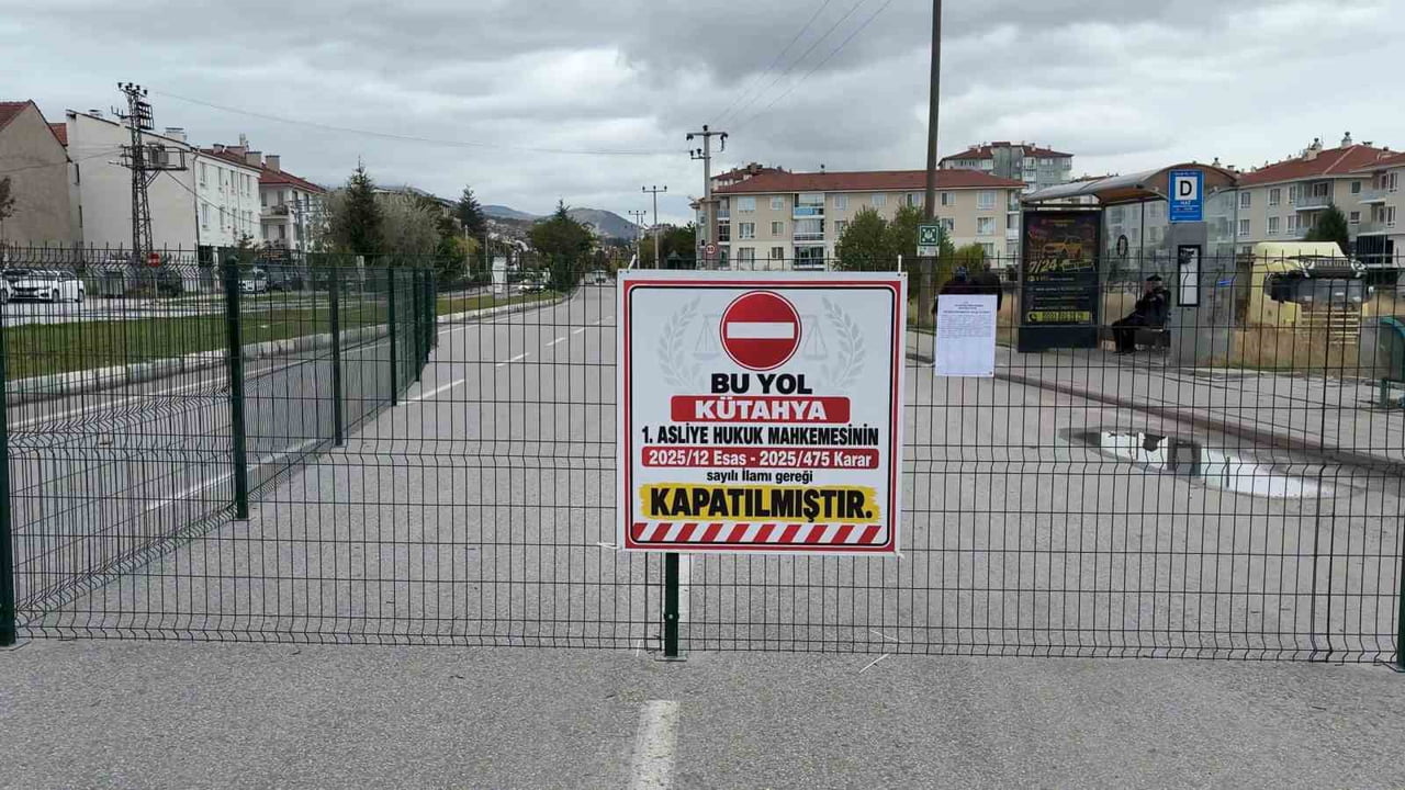 KÜTAHYA'DA YOĞUN ARAÇ TRAFİĞİNİN BULUNDUĞU YUNUSEMRE CADDESİ ÜZERİNDEKİ YOL, MAHKEME KARARI...