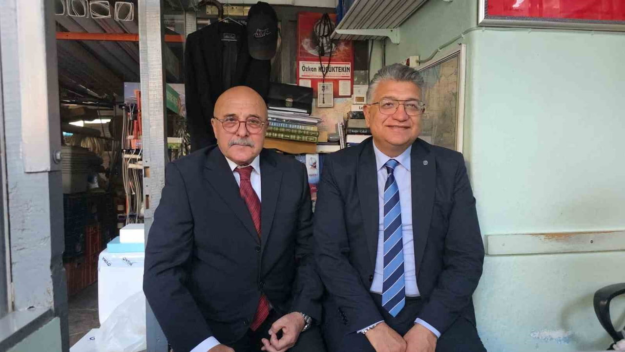 KÜTAHYA'NIN CEMALETTİN MAHALLESİ'NDE 1984 YILINDA İLK KEZ MUHTAR SEÇİLEN CAN SINAY, 43 YILDIR...