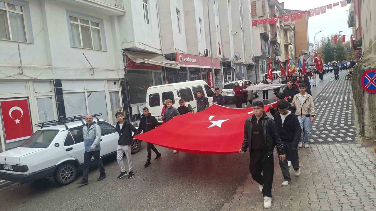 KÜTAHYA'NIN HİSARCIK İLÇESİNDE 29 EKİM CUMHURİYET BAYRAMI KUTLAMALARI KAPSAMINDA DÜZENLENEN...
