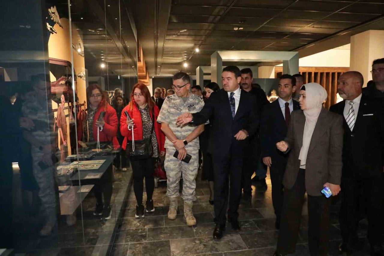 KÜTAHYA'NIN TARİHİ YENİ MÜZESİNDE 62 BİN 701 TARİHİ ESER SERGİLENİYOR