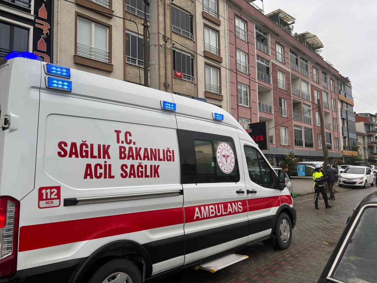 KÜTAHYA'NIN TAVŞANLI İLÇESİNDE MEYDANA GELEN KAZADA MOTOSİKLETİN ÇARPTIĞI YAYA İLE SÜRÜCÜ...