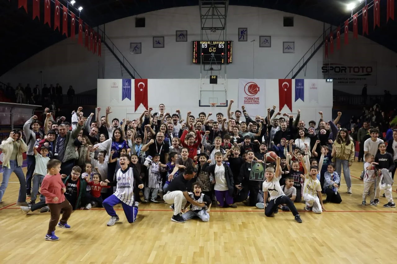 KÜTAHYA BELEDİYESPOR, UŞAK TEMSİLCİSİNİ 69-65 MAĞLUP ETTİ