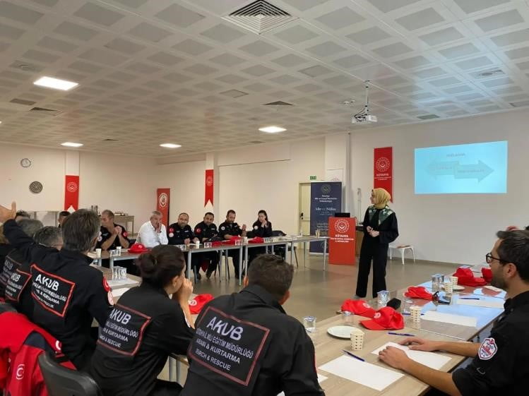 KÜTAHYA’DA AKUB GÖNÜLLÜLERİNE PSİKOLOJİK İLK YARDIM EĞİTİMİ