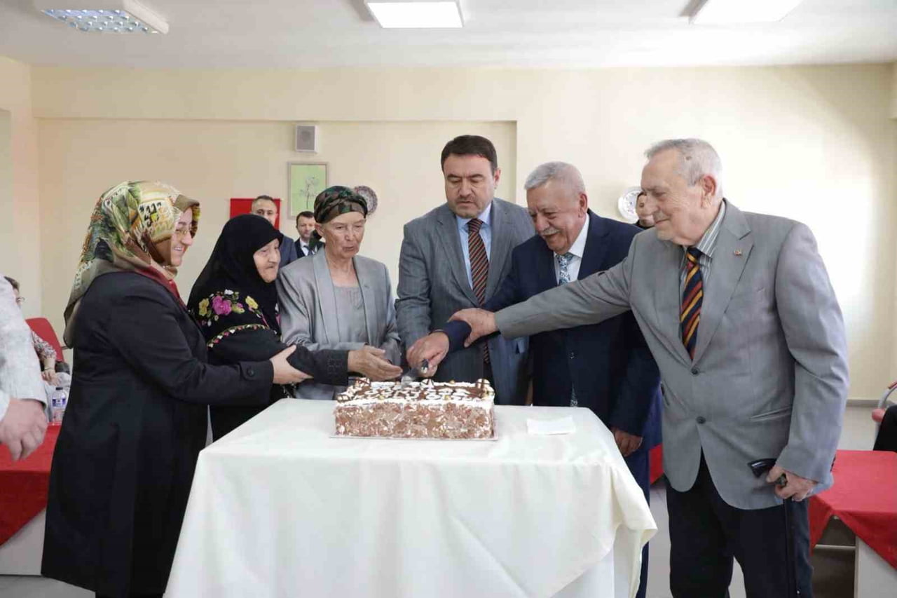 KÜTAHYA’DA DÜNYA YAŞLILAR GÜNÜ’NDE ANLAMLI BULUŞMA