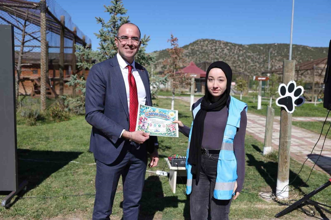 KÜTAHYA’DA SAHİPSİZ HAYVANLARA YÖNELİK FARKINDALIK ETKİNLİĞİ DÜZENLENDİ