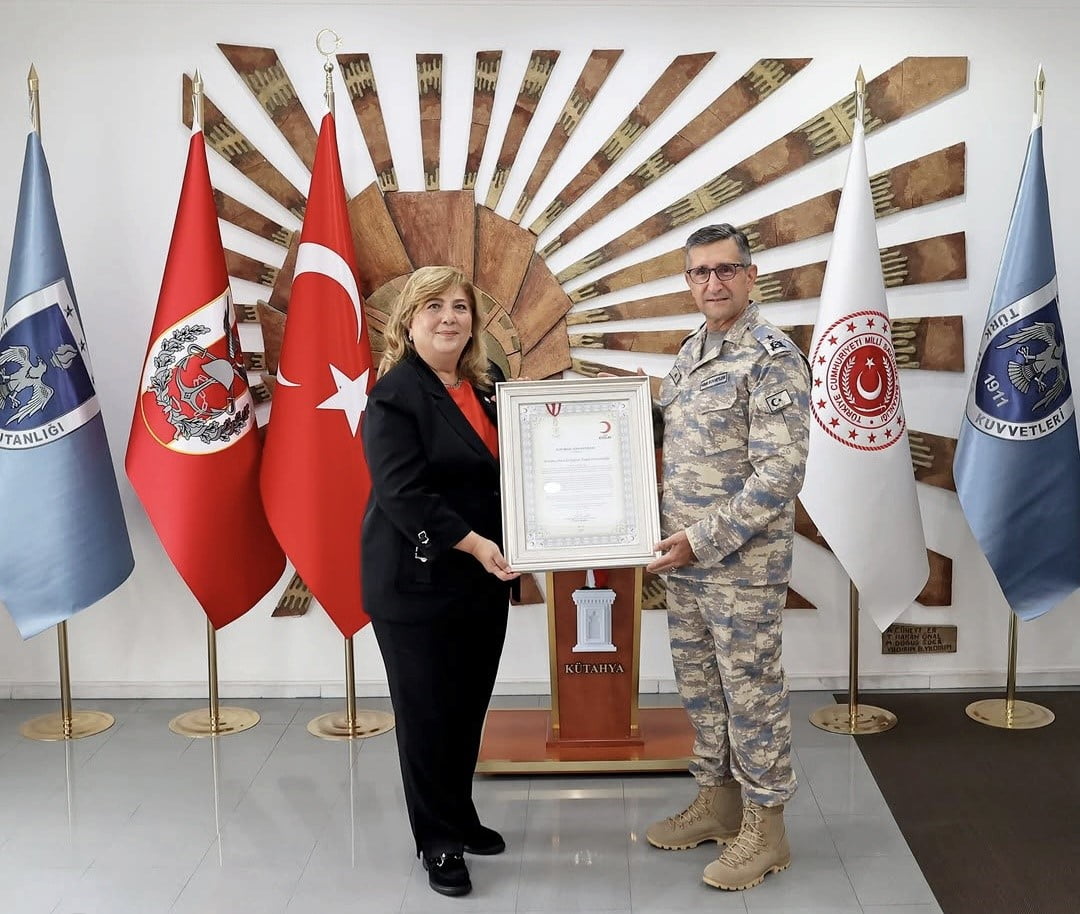 KÜTAHYA HAVA ER EĞİTİM TUGAY KOMUTANI TUĞGENERAL MUSTAFA BAŞ, TÜRK KIZILAY HEYETİNİ MAKAMINDA...