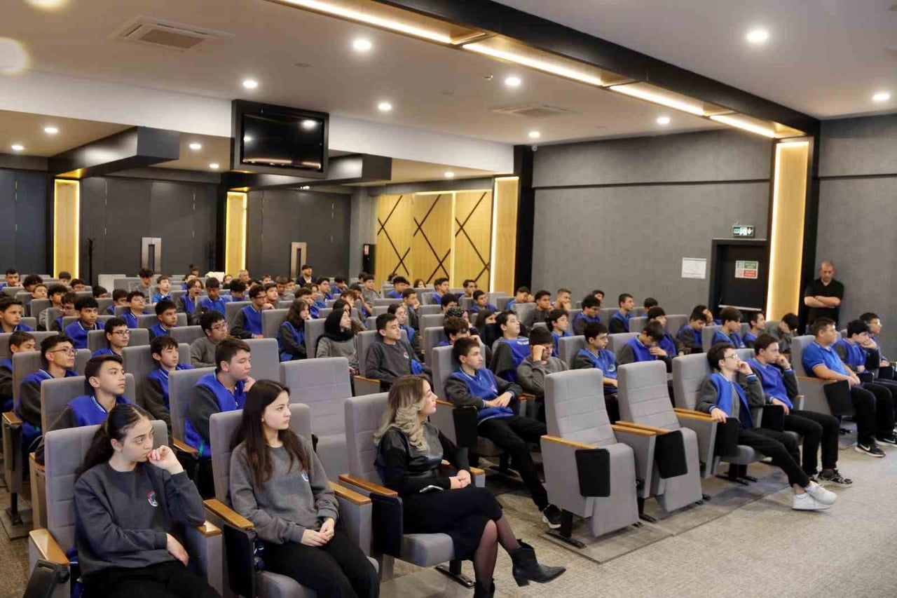 KÜTAHYA OSB’DE ÖĞRENCİLERE İŞ SAĞLIĞI VE GÜVENLİĞİ EĞİTİMİ VERİLDİ