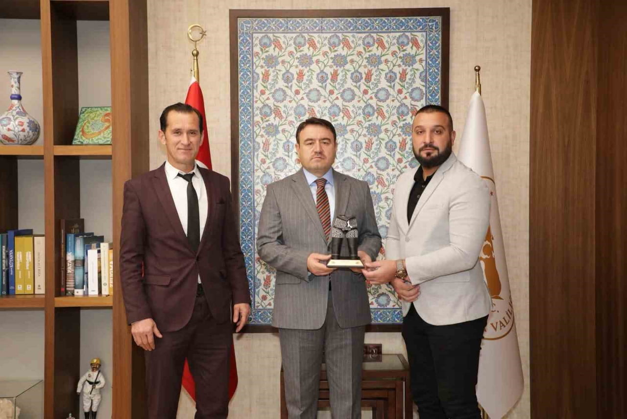 KÜTAHYA VALİLİĞİNDEN PAZARLAR SPOR LİSESİNİN PROJESİNE DESTEK