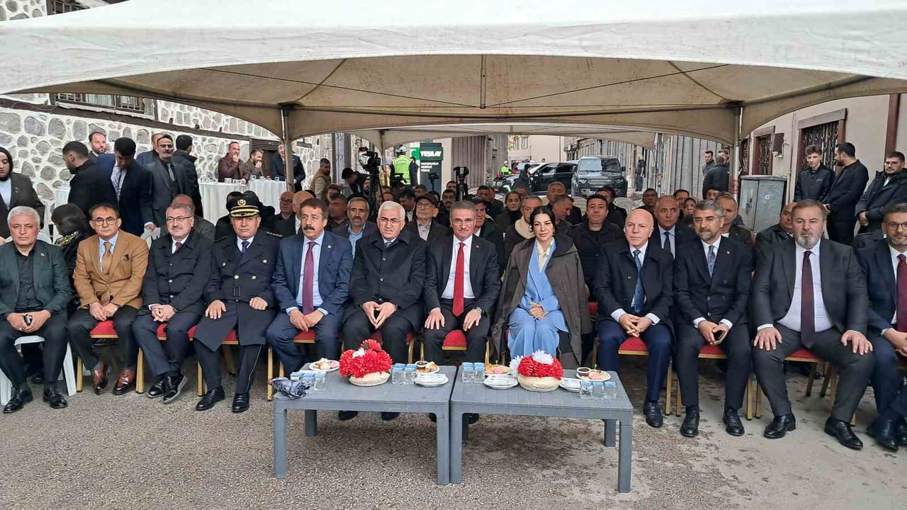 LİMAN AYIK YAŞAM DERNEĞİ ERZURUM ŞUBESİ, YAKUTİYE İLÇESİ KARANLIK KÜMBET SOKAK'TA DÜZENLENEN...