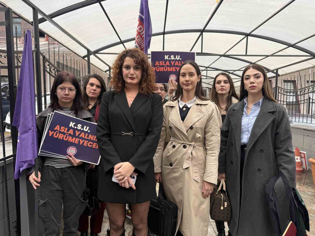 MAĞDUR KADININ AVUKATI VE ESKİŞEHİR BAROSU KADIN HAKLARI KOMİSYONU BAŞKANI AVUKAT FUNDA GÜNEY...