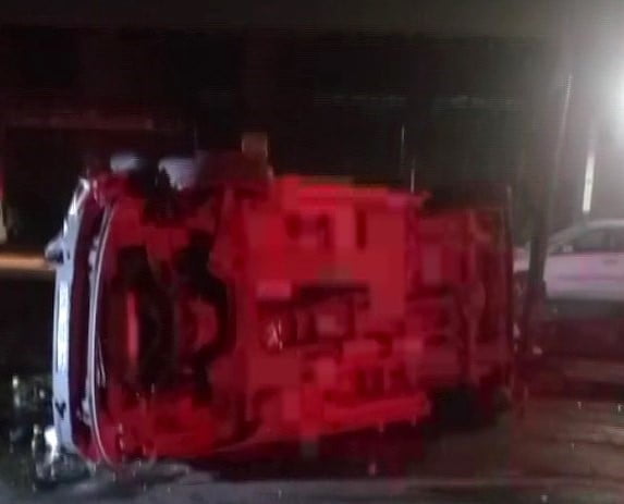 MALATYA'DA MİNİBÜS İLE OTOMOBİLİN ÇARPIŞMASI SONUCU MEYDANA GELEN TRAFİK KAZASINDA 5 KİŞİ...