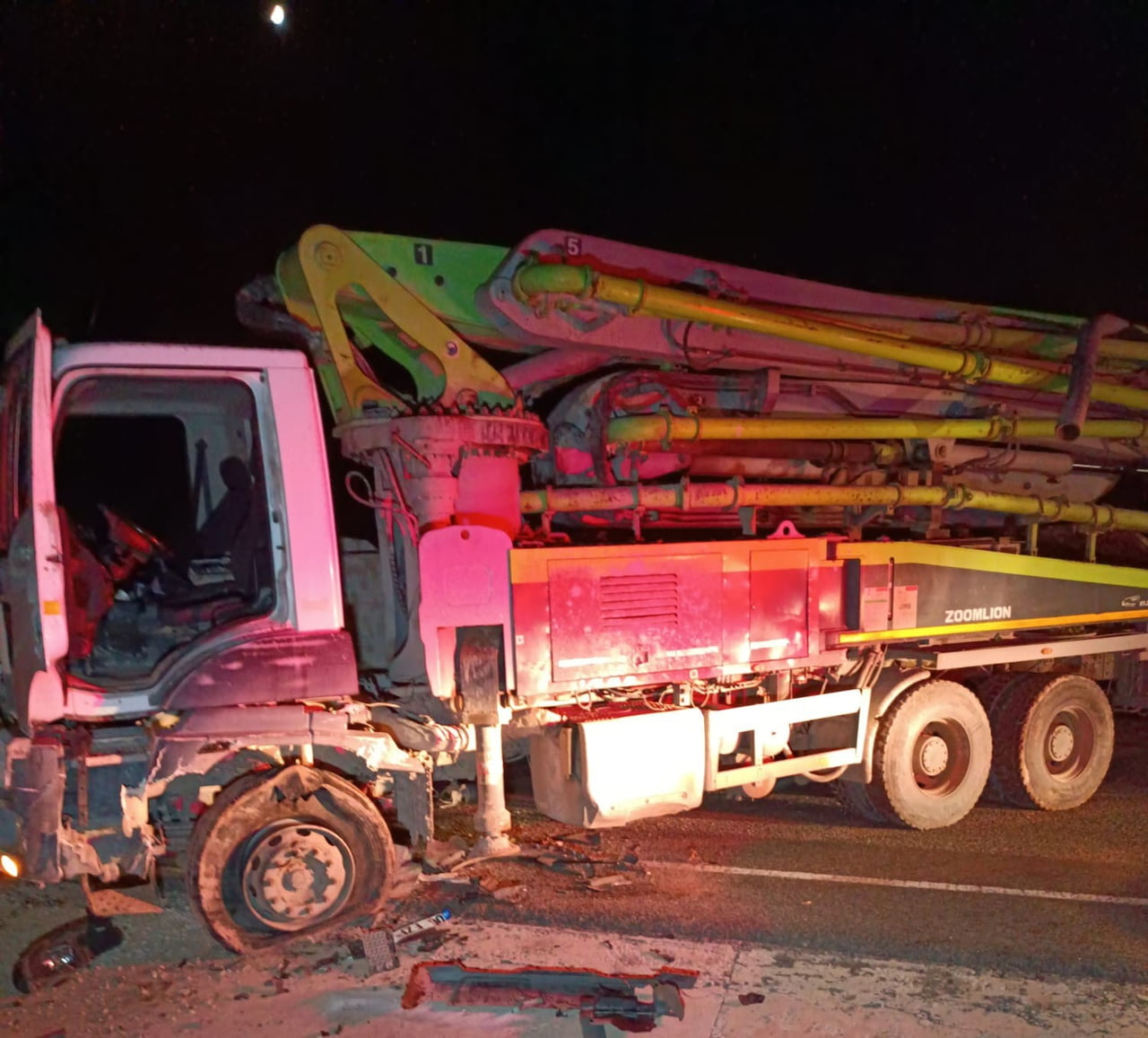MALATYA-HEKİMHAN KARAYOLUNDA BETON MİKSERİ İLE ÇARPIŞAN ARACIN DEVRİLMESİ SONUCU 2 KİŞİ...