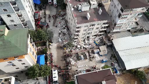 Maltepe'de arama kurtarma çalışmaları dron kamerasında