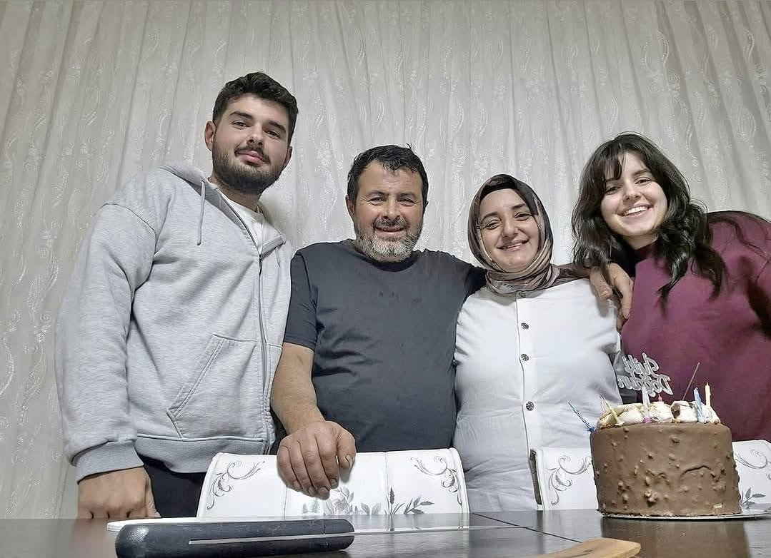 MALTEPE'DE ÖNCEKİ GÜN YIKILAN 7 KATLI BİNADA ENKAZ ALTINDA KALARAK HAYATINI KAYBEDEN AHMET...