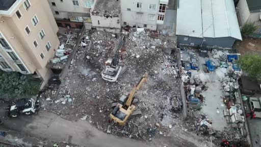 Maltepe'de yıkılan binada acı bilanço: 5 kişi hayatını kaybetti, geride enkaz kaldı