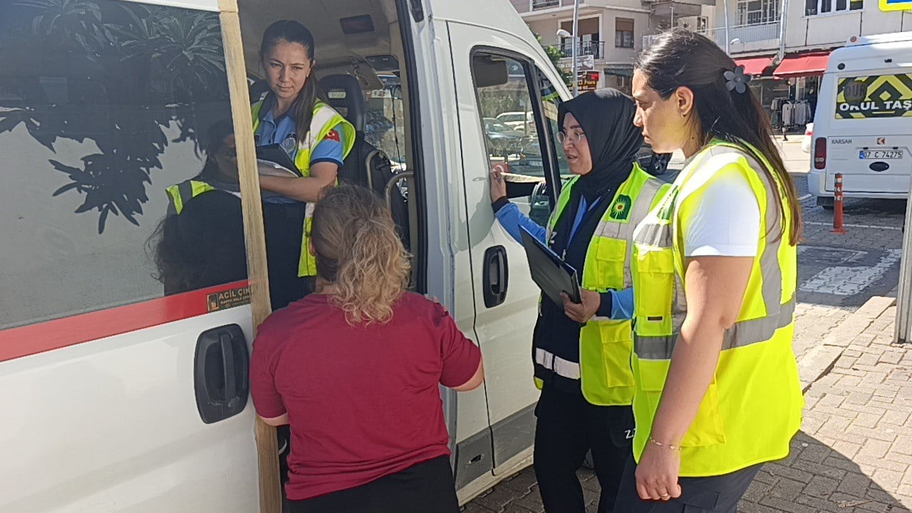 MANAVGAT İLÇESİNDE OKUL SERVİS ARAÇLARINDA DENETİM YAPILDI.