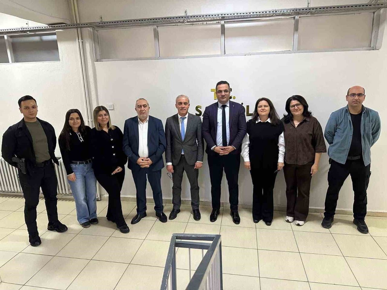 MANİSA'NIN SARIGÖL İLÇESİNDE 12 YILDIR KAYMAKAMLIK YAZI İŞLERİ MÜDÜRÜ OLARAK GÖREV YAPAN EROL...