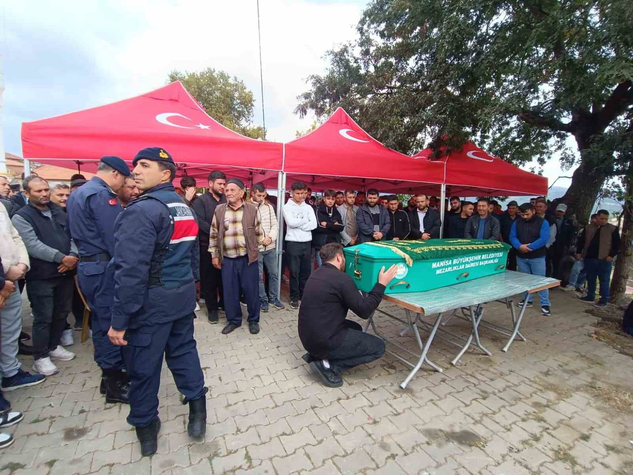 MANİSA'NIN SOMA İLÇESİNDE MADENDE MEYDANA GELEN KAZADA HAYATINI KAYBEDEN 5 KİŞİDEN BİRİSİ OLAN...